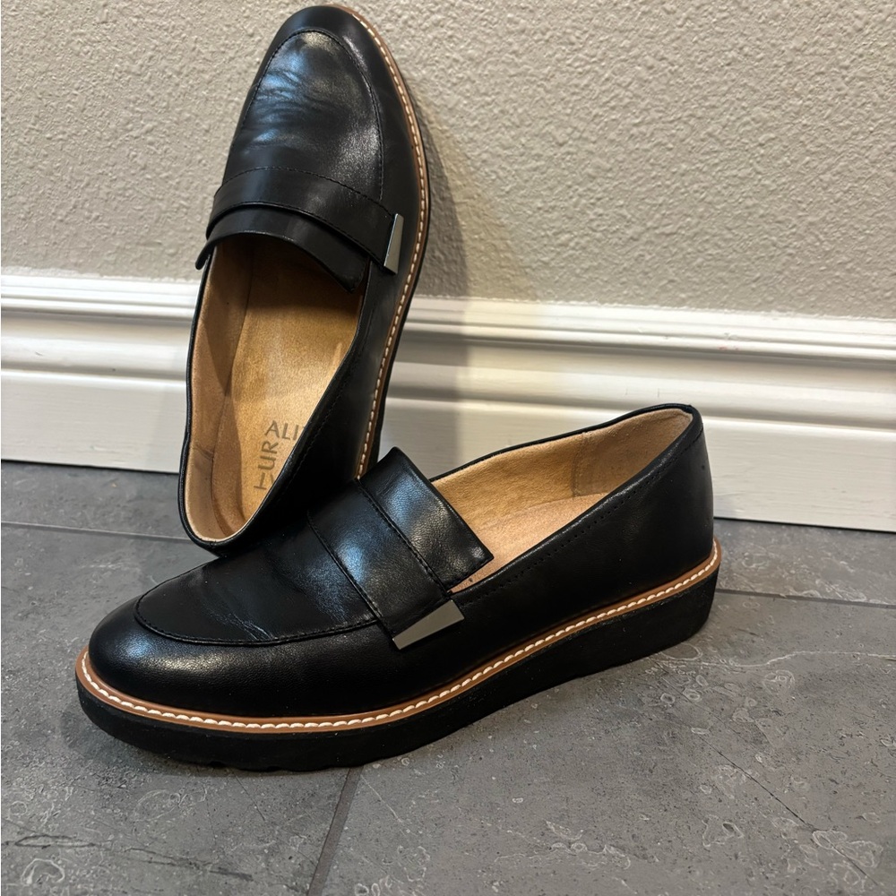 Naturalizer Black Leather Loafers with Tan Sole